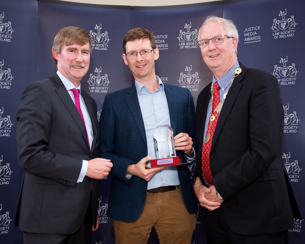 DG Ken Murphy and President Michael Quinlan with Mark Tighe of the Sunday Times style=