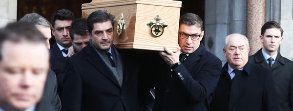 Peter Sutherland’s sons Ian and Shane shoulder their father’s coffin style=