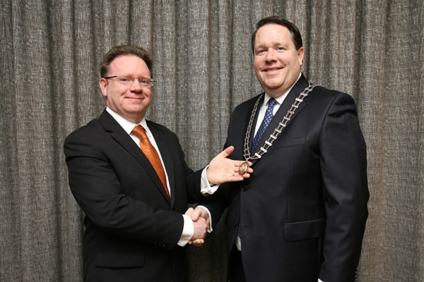 Outgoing and incoming SLA presidents Richard Hammond and Robert Baker style=