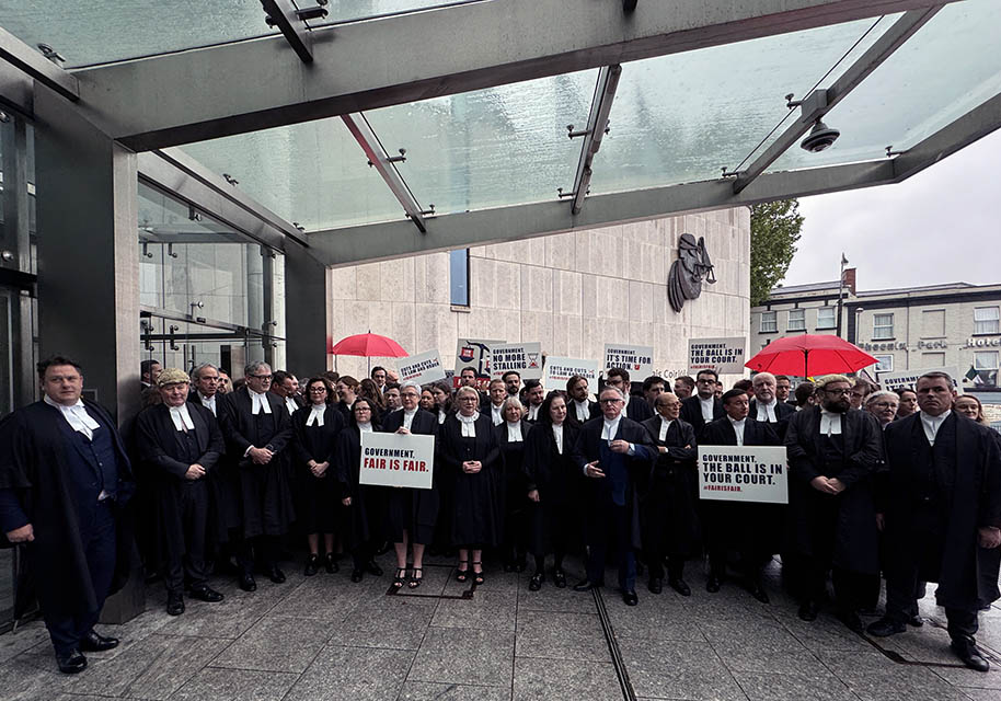 Criminal barristers protest at 16 courthouses